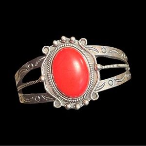 Bracelet/upper arm cuff